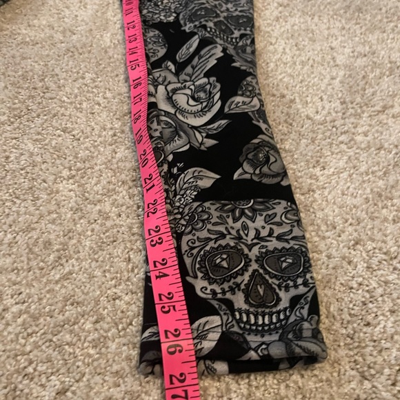 Just Cozy Skull Rose Print Leggings Size M/L - Picture 8 of 8